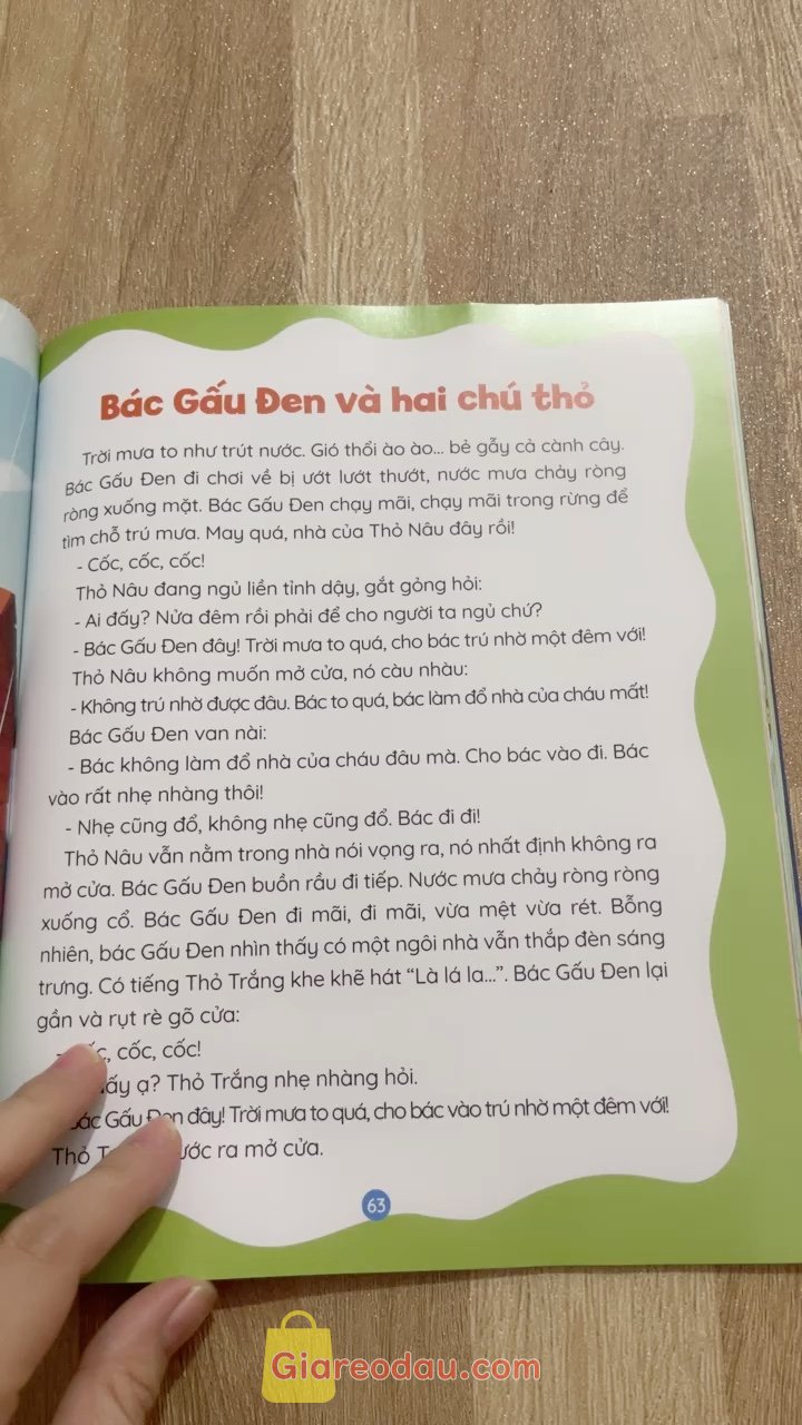 Giảm giá [Mã giảm 49%] Sách 365 Truyện Kể Cho Bé Trước Giờ Đi Ngủ. Hình in sắc nét, màu sắc đẹp, voi những câu truyện ngắn nội dung. 