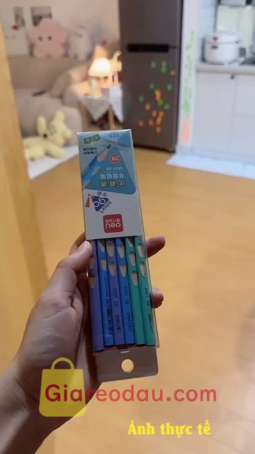 Giảm giá [Mã giảm 44%] Bút Chì Gỗ 1K Tam Giác Deli Kèm Tẩy Xóa An Toàn Vẽ Mỹ Thuật Tập Viết Làm Bài Kiểm Tra Học Sinh Sinh Viên Trẻ Nhỏ. Chất lượng sản phẩm tốt. Giao hàng nhanh. Hàng như ảnh. Sẽ ủng. 