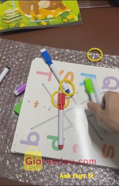 Giảm giá [Mã giảm 30%] Bút Dạ Viết Bảng Cho Bé Tẩy Xóa Được Dùng Cho Cuốn Tập Viết Tô Vẽ Thông minh. Sách và học liệu rất ok. Màu sắc đẹp. Chất lượng tốt. Giá hợp. 