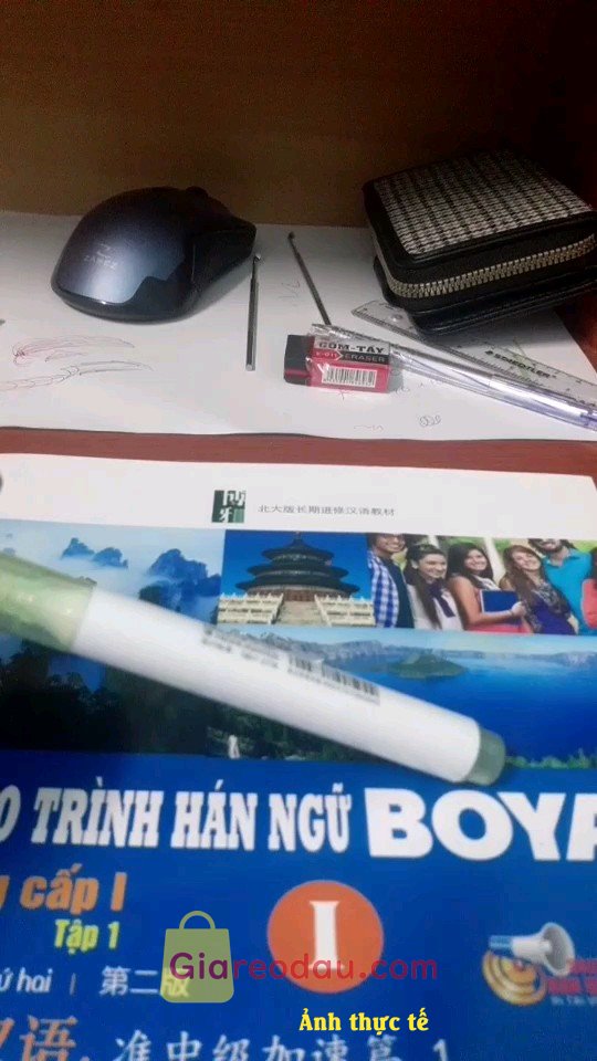 Giảm giá Bút đánh dấu highlight dạ quang nhiều màu. Bút được tặng kèm với sách màu xinh lắm ạ, đúng ngay màu xanh. 