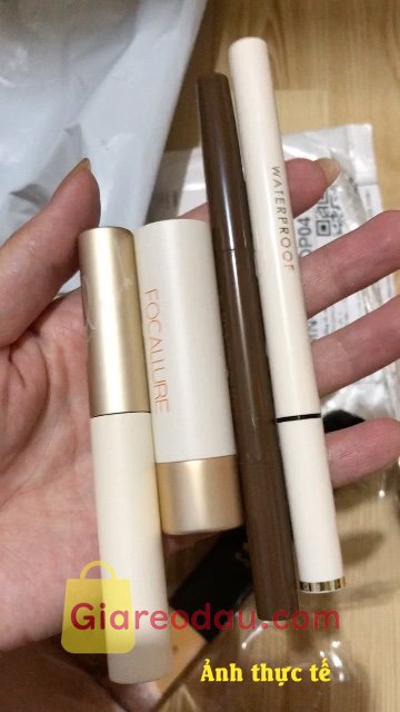 Giảm giá [Mã giảm 34%] Bút kẻ mày STAGENIUS 2 đầu kháng nước lâu trôi 0.16g. Sp nao độ bền cung ở mức trung bình. Son chùi cái ra ngay k có để. 
