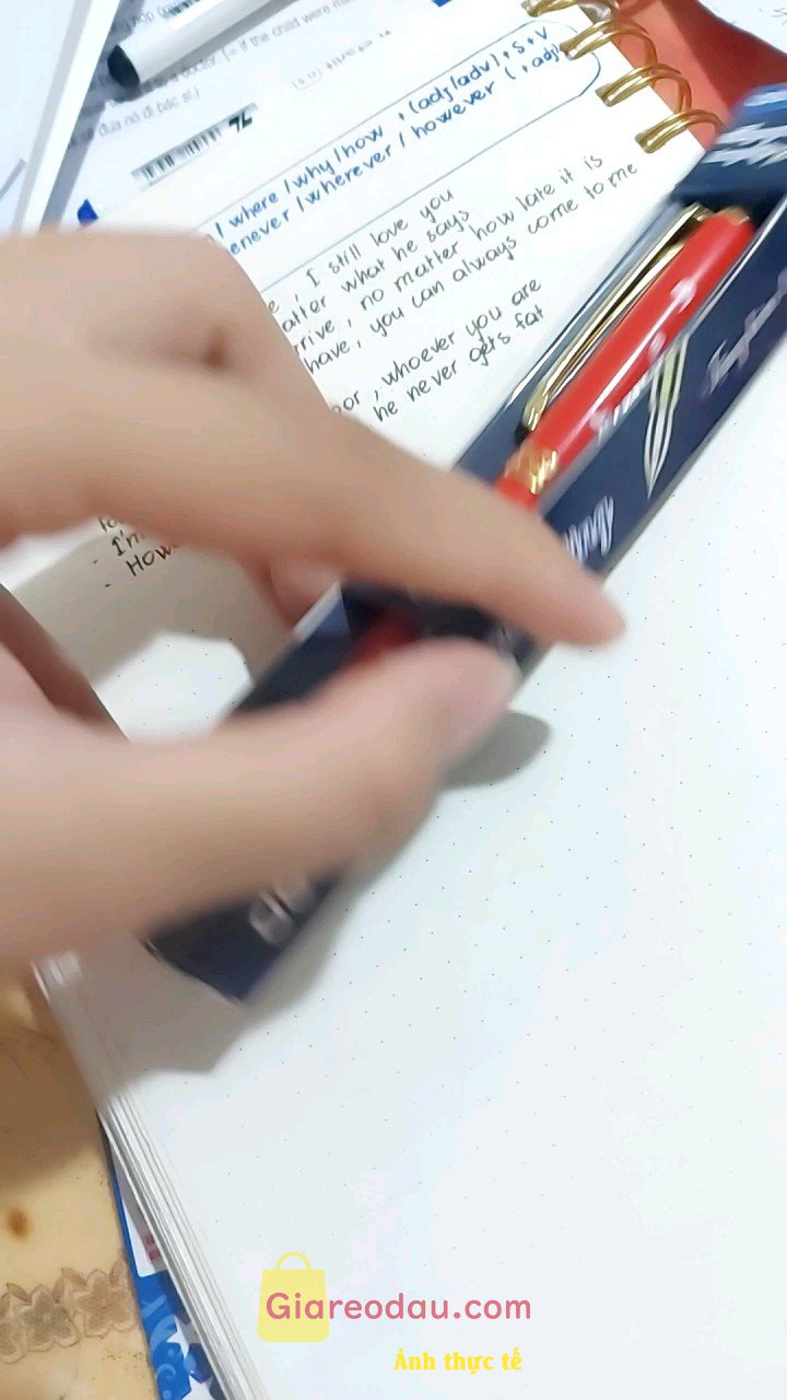 Giảm giá [Mã giảm 38%] Bút máy luyện chữ đẹp học sinh nét thanh đậm ngòi mài cao cấp Deli viết êm bút viết chính tả Tặng kèm 1 ngòi thay thế. Bút đóng gói cẩn thận. Chưa mua mực nên cũng không biết viết ra. 