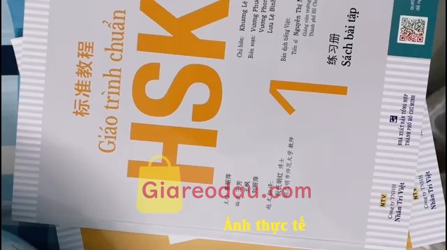 Giảm giá [Mã giảm 24%] Combo Sách Giáo Trình Chuẩn HSK 1 Sách Bài Học Và Bài Tập (Bộ 2 Cuốn) (tái bản 2023). Fahasa đóng gói sách rất tốt, không bị nhăn góc hay rách giấy. Giao. 