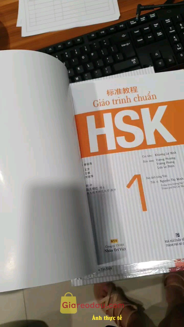 Giảm giá Combo Sách Giáo Trình Chuẩn HSK 3 - Sách Bài Học Và Bài Tập (Bộ 2 Cuốn). Sách đẹp. Chất lượng giấy rất ok. Trang màu, nhiều hình ảnh minh. 