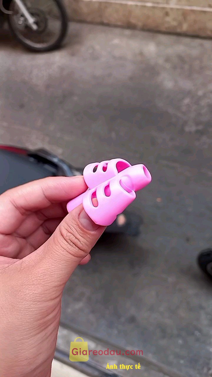 Giảm giá Đệm bút cầm tay cho bé tập viết Topbear dụng cụ định vị cầm bút silicol mềm kê tay khi cầm bút giúp bé viết được đúng cá. ￼Đệm bút cầm tay cho bé tập viết Topbear dụng cụ định vị cầm. 