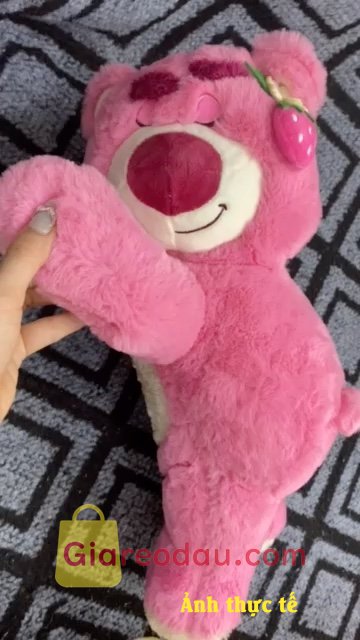 Giảm giá [Mã giảm 13%] Gấu Bông có mền ANVIHOME - Bộ chăn gối văn phòng hình Lotso dâu ngủ - lotso dâu yếm. Nhận hàng bất ngờ luôn ạ k nghĩ săn dc giá rẻ mà lại xinh như. 