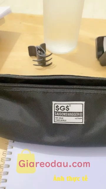 Giảm giá Hộp Bút Tam Giác SAIGON SWAGGER® Vừa Máy Tính Casio SGS Pencil Case. Hộp bút đẹp. To hơn so với tưởng tượng nhưng mà mình thích vậy.. 