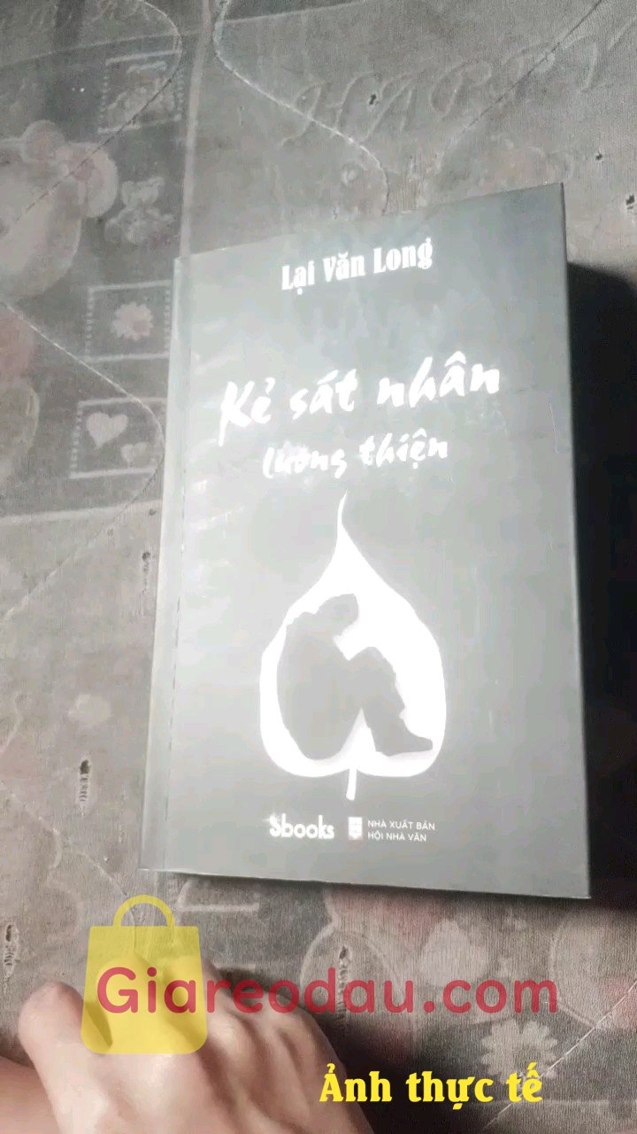 Giảm giá Kẻ Sát Nhân Lương Thiện. Sách khá hay .Bìa đẹp .shop chuẩn bị hàng nhanh lắm có gửi kèm thư. 