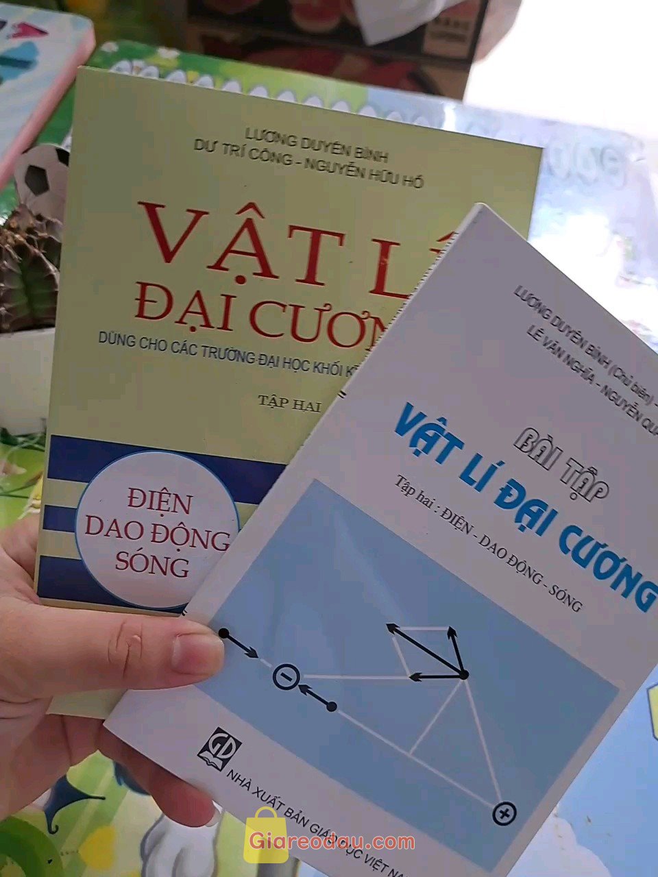 Giảm giá [Mã giảm 5%] [Mã BMLT35 giảm đến 35K] Sách Combo Vật Lý Đại Cương Tập 2 + Bài Tập Vật Lí Đại Cương Tập 2: (Điện - Dao Động - Sóng). Hành giao nhanh, gói hàng rất kĩ, bìa sác đẹp.🥰🥰🥰🥰. Sản. 