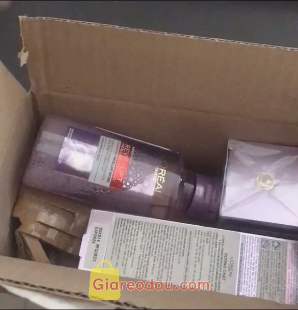 Giảm giá  Nước làm sạch và tẩy trang giúp căng mịn da L'Oreal Paris Pure Revitalift Hyaluronic Acid 95ml. Size nhỏ vì là hàng tặng kèm. Giao nhanh và đóng gói kỹ. Giá tốt. 