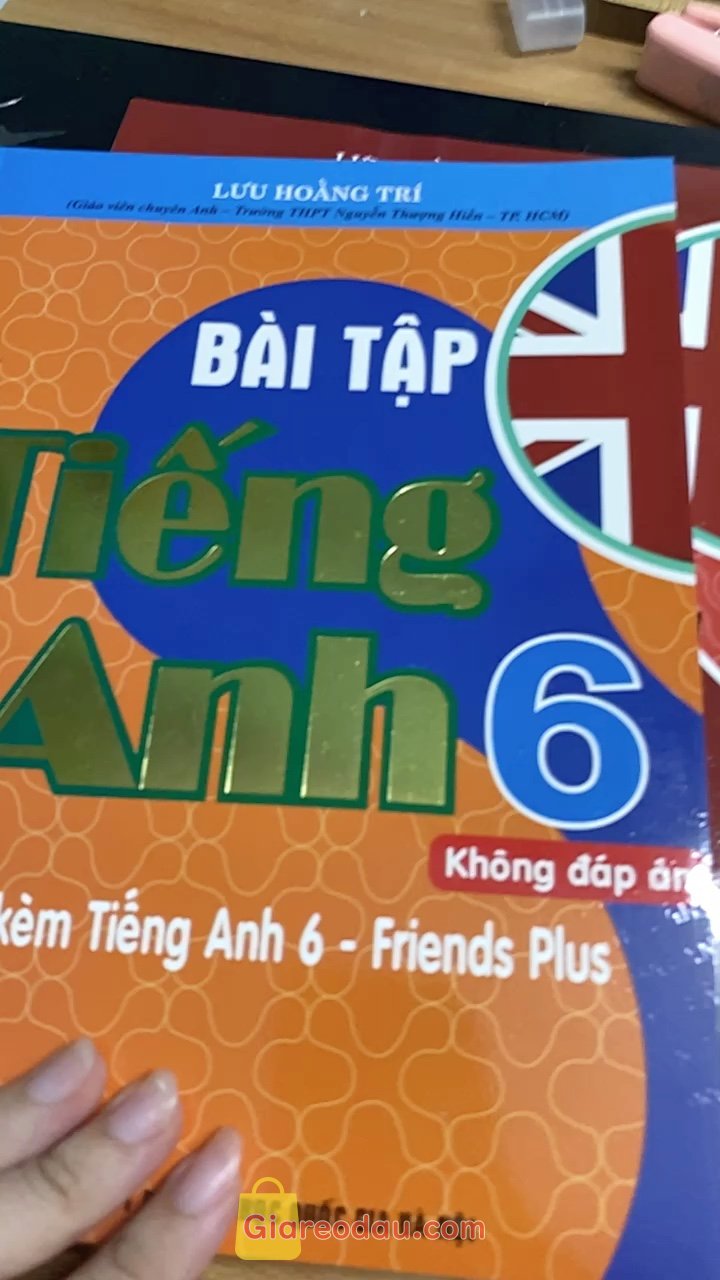 Giảm giá [Mã giảm 35%] SÁCH - Bài tập tiếng anh 6 - Có File đáp án ( dùng kèm tiếng anh 6 - Friends Plus ). Sách được bọc bìa kính rất kĩ, bên ngoài là lớp chống xốc, cuối. 
