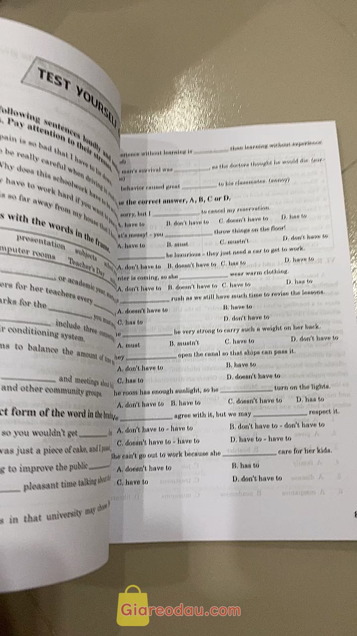 Giảm giá [Mã giảm 25%] Sách - Bài Tập Tiếng Anh 7 (Dùng Kèm I Learn Smart World) - Không Đáp Án. Sách này bài trắc nghiệm và sắp xếp câu bám sát sách i learn, hơi. 