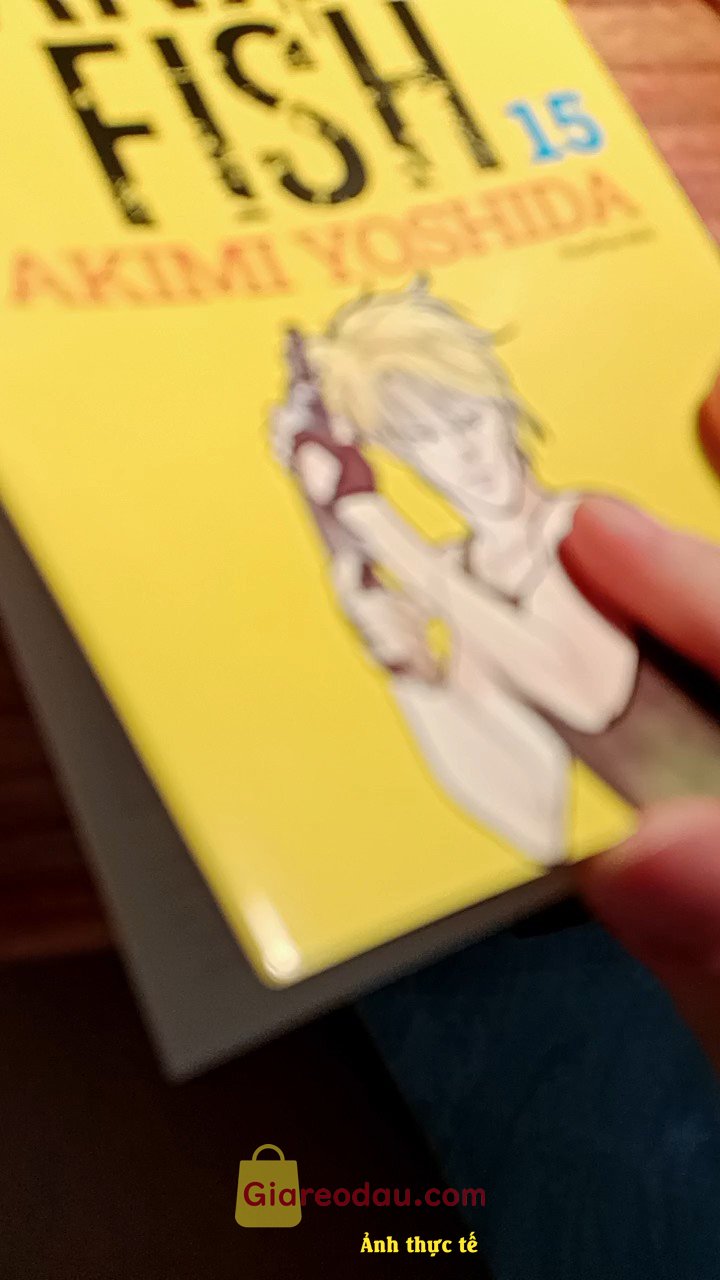 Giảm giá [Mã giảm 3%] Sách Banana Fish - Tập 15 - Tặng Kèm Postcard Giấy. Bị df nhẹ ở góc nên tui cho 4 saooo hoi. giao hàng không nhanh lắm. gói. 