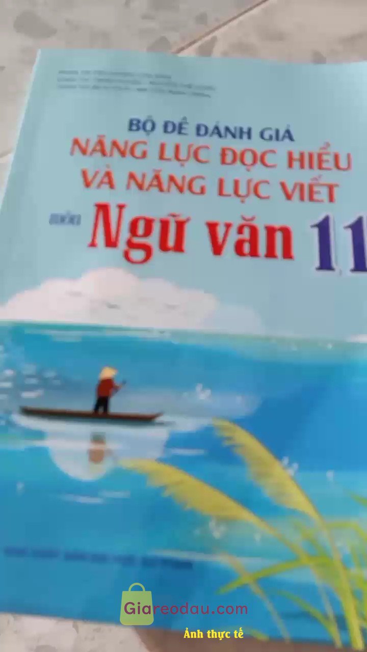 Giảm giá [Mã giảm 5%] Sách Bộ đề đánh giá năng lực đọc hiểu và năng lực viết môn Ngữ văn 11. Đề phân chia theo thể loại, bám sát cấu trúc, nội dung sách giáo. 