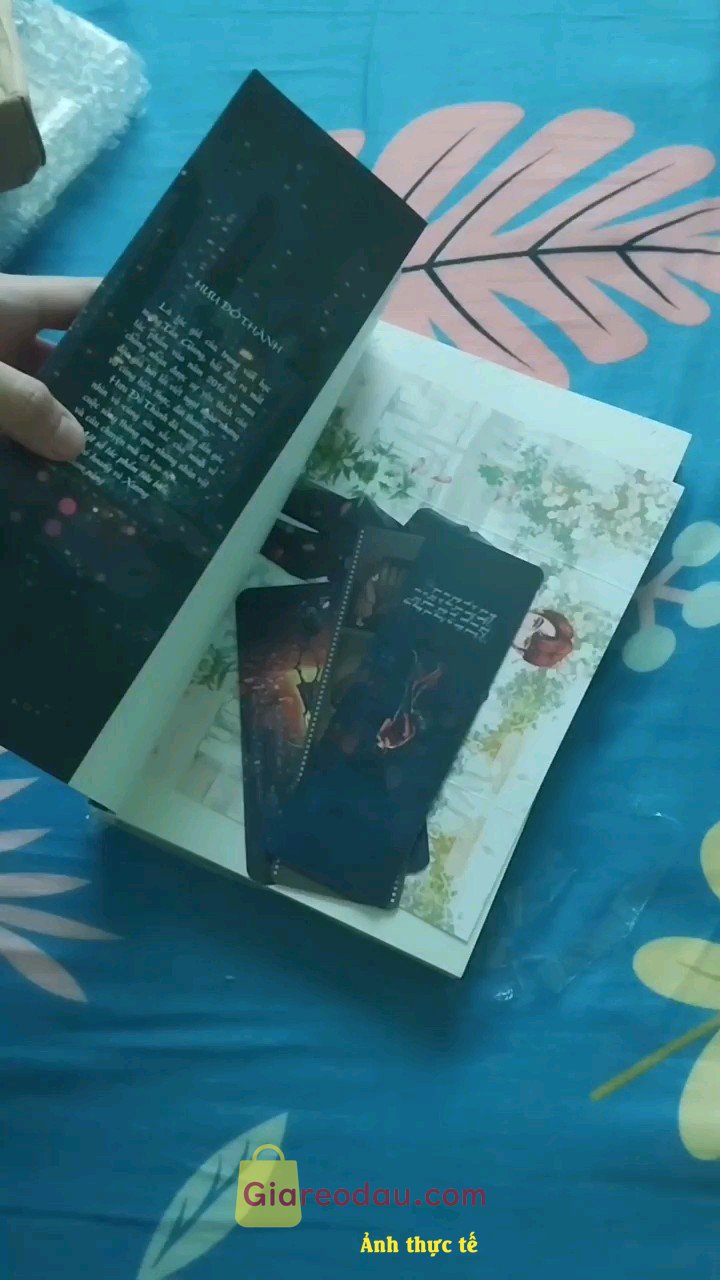 Giảm giá [Mã giảm 20%] Sách Chó Hoang Và Xương Linh Lan Books (Tặng Kèm Bookmark). Truyện hay. Bìa truyện rất đẹp, nổi bật và sáng bừng lun. Phụ. 