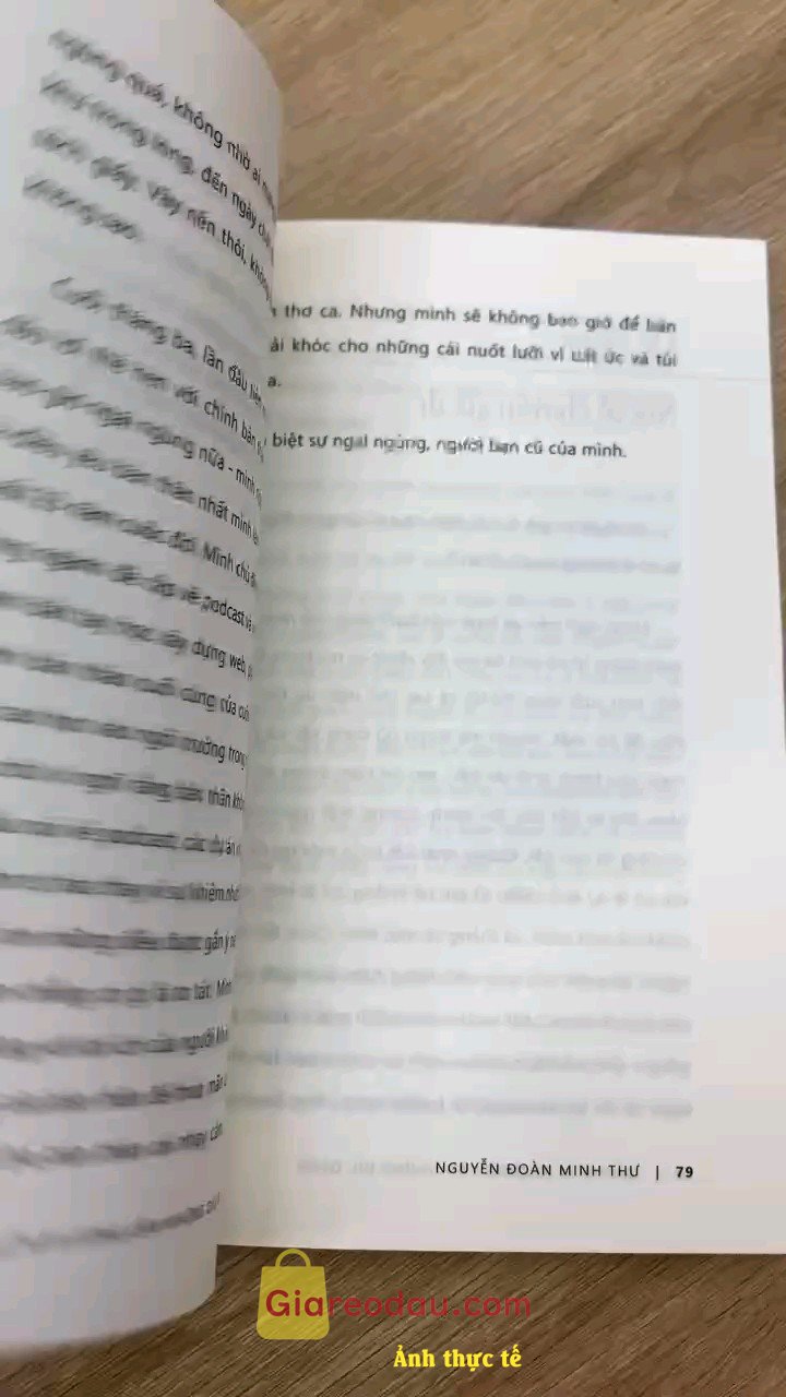 Giảm giá [Mã giảm 20%] Sách Chúng Ta Ai Cũng Cần Những Dịu Dàng (Tặng Postcard Viết Tay Cho 25 Bạn Đặt Hàng Sớm Nhất). Cuốn này đọc hay lắm luôn, dành cho những bạn nào đang muốn chữa. 