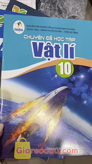 Giảm giá Sách Chuyên Đề Học Tập Vật Lí Lớp 10 - Cánh diều. Sách giống như hình bìa đẹp gói cẩn thận giao hàng nhanh nên mua.. 