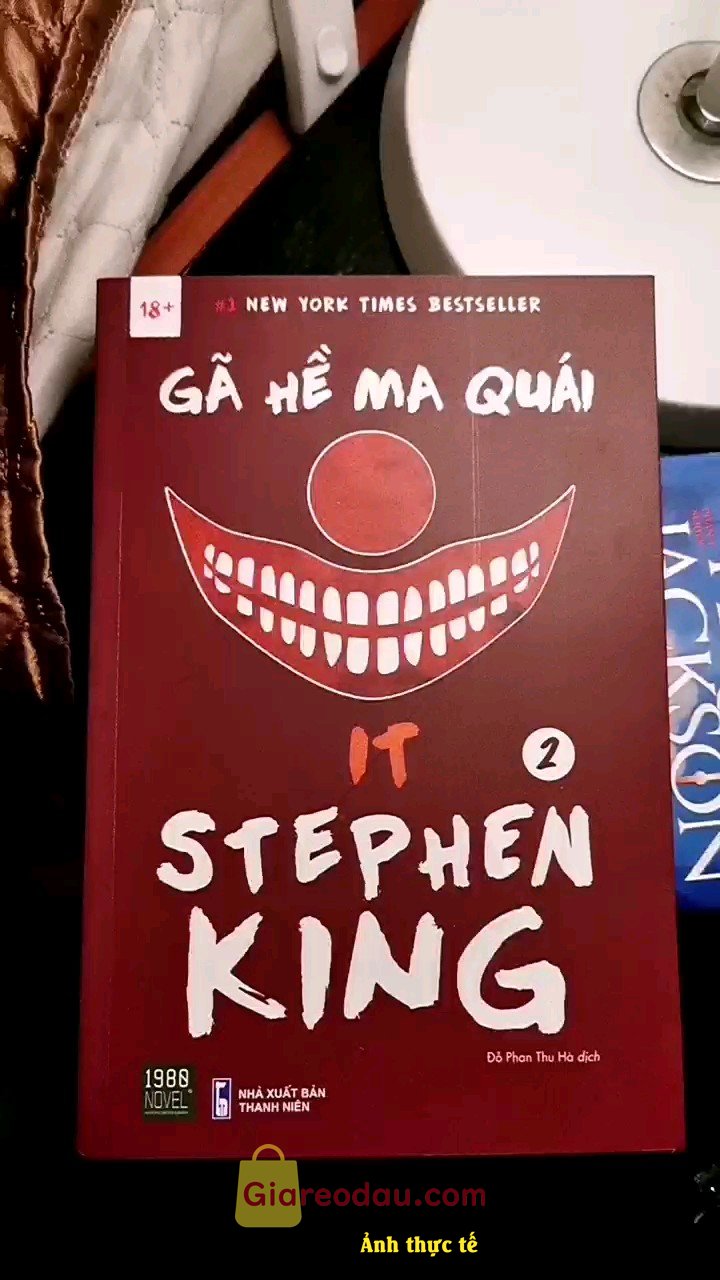 Giảm giá [Mã giảm 27%] Sách Combo 2 Cuốn Gã Hề Ma Quái (Bản Thường). Nội dung dịch thuật 8/10, có những đoạn hành văn smooth operator quỡi. 