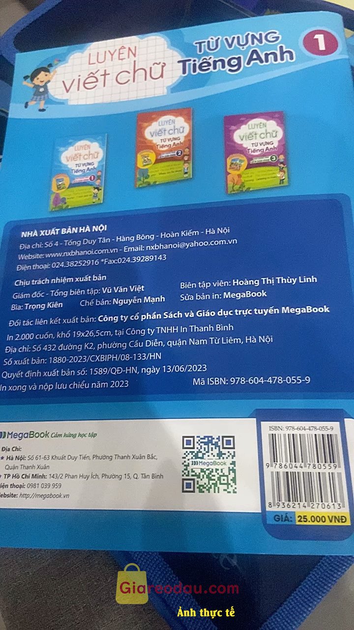 Giảm giá [Mã giảm 20%] Sách Combo Luyện viết chữ từ vựng Tiếng Anh theo chương trình sách giáo khoa Lớp 1 - 2 - 3. Mai combo được sale nên cũng rẻ tầm 3 quyển 54 k mua về con cứ f. 