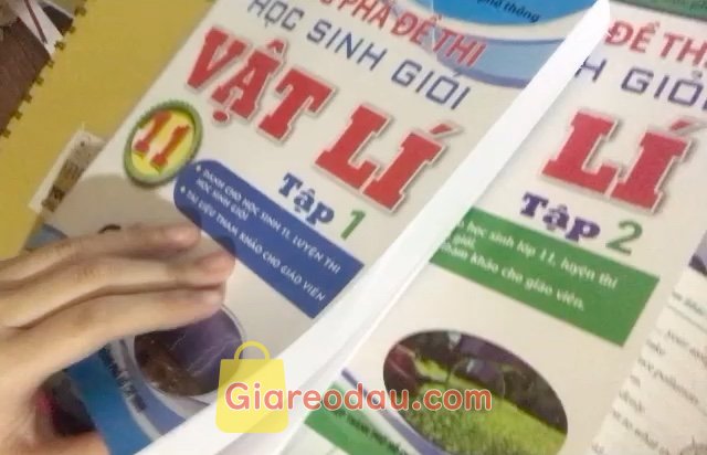 Giảm giá [Mã giảm 42%] Sách Công Phá Đề Thi Học Sinh Giỏi Vật Lí 11 Trọn Bộ 2 Tập. Sách xinh quá xứng đáng 10 sao 🤧🤧 nội dung thì chắc chắn hay rùi. 
