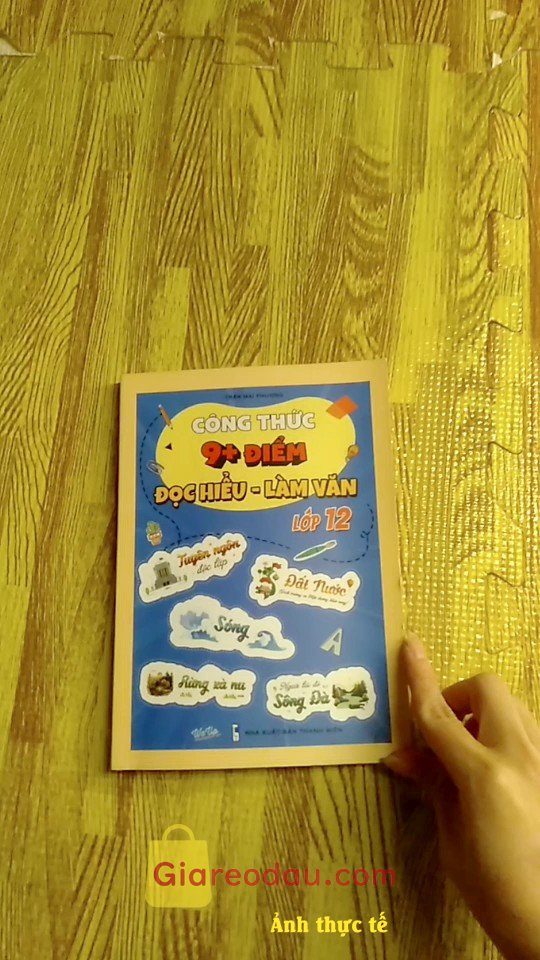 Giảm giá [Mã giảm 35%] Sách Công Thức 9+ Điểm Đọc Hiểu Làm Văn 12. Bọc hàng kĩ, không bị méo.Sách rõ ràng,dễ hiểu, hướng dẫn chi. 