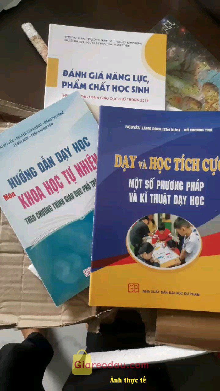Giảm giá [Mã giảm 10%] Sách Đánh giá năng lực, phẩm chất học sinh theo chương trình giáo dục phổ thông 2018. Sách in rõ ràng, sắc nét. Shop đóng gói cẩn thận và có phản hồi. 