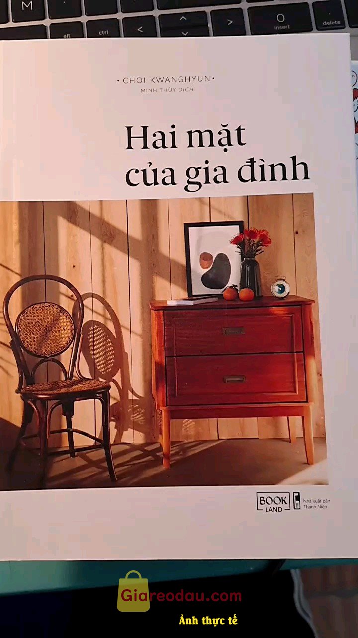 Giảm giá [Mã giảm 30%] Sách Hai Mặt Của Gia Đình. Sách giao nhanh lắm, đóng gói khá kĩ nên sách không bị móp méo gì. 