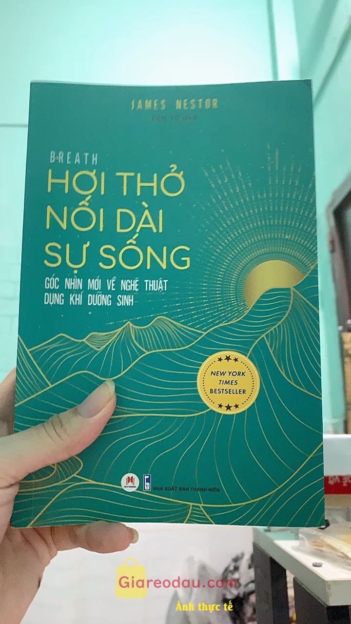 Giảm giá [Mã giảm 33%] Sách Hơi Thở Nối Dài Sự Sống Góc Nhìn Mới Về Nghệ Thuật Dụng Khí Dưỡng Sinh. Săn được sách rẻ so với giá bìa, ngửi mùi sách ta nói nó sướngggggg.. 