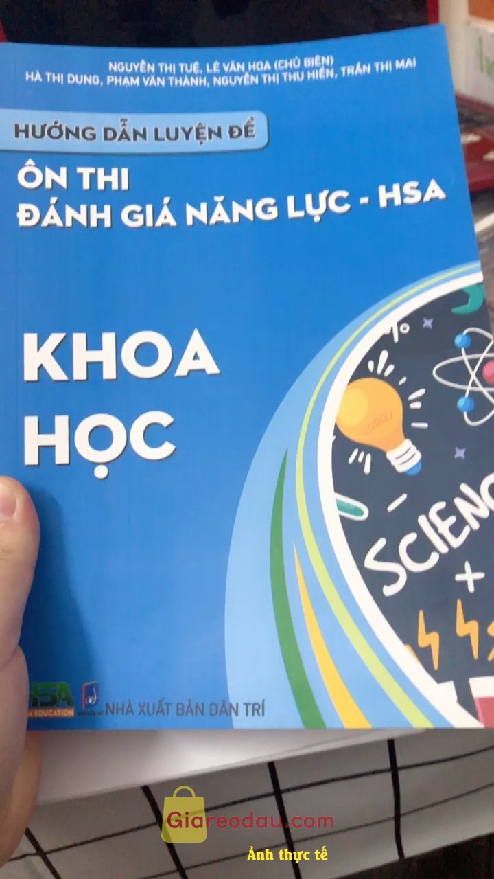 Giảm giá [Mã giảm 10%] Sách Hướng dẫn luyện đề Ôn thi đánh giá năng lực HSA: Khoa học. Sản phẩm đẹp shop trả lời nhanh hàng đẹp shipper nhiệt tình  nên. 