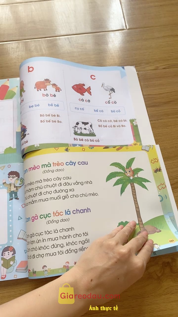 Giảm giá [Mã giảm 8%] Sách Làm Toán Không Sợ Sai Wipe Clean Viết Xóa Được Kèm 2 Bút (Bộ 4 Quyển). 2 cuốn tập đánh vần TV tái bản lần 2022 và 2023. . phần 1 ghép âm. 