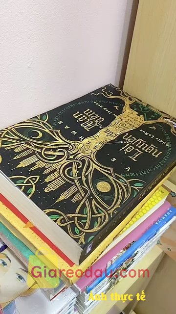 Giảm giá [Mã giảm 27%] Sách Lời nguyền của màn đêm. sách mới siu đẹp siu dày nhe mí bà mà gẻ hăm có đắt quyển này. 