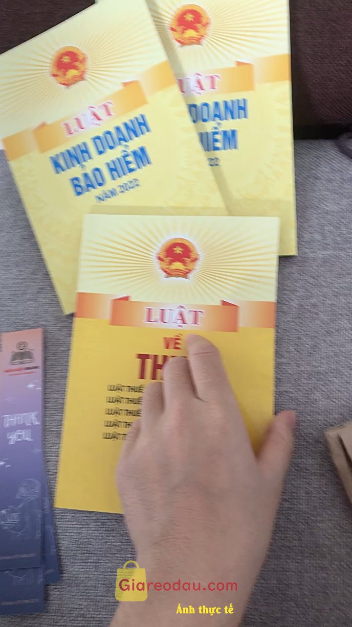 Giảm giá [Mã giảm 37%] Sách Luật về thuế (NXB Lao Động). Rất mê nha, sách mới cứng, đóng bìa đẹp, đónggois cẩn thận có. 