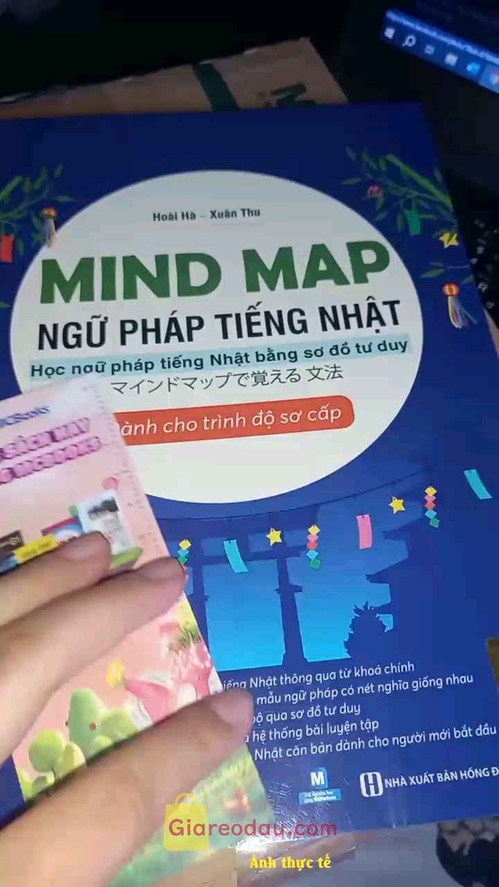 Giảm giá Sách Mindmap Ngữ pháp tiếng Nhật - Học ngữ pháp tiếng Nhật bằng sơ đồ tư duy - Dành cho trình độ sơ cấp. Chỉ 1 cuốn sách thôi nhưng shop bọc trong hộp giấy đàng hoàng, kĩ. 
