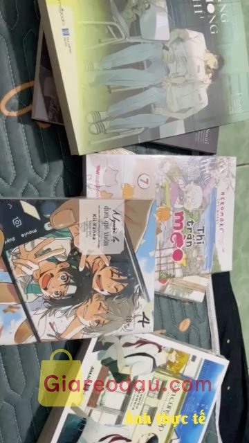 Giảm giá [Mã giảm 7%] Sách Người Lạ Dưới Gió Xuân - Tập 4 - Tặng Kèm Bookmark + Postcard + Bộ 6 Card Bo Góc Ánh Trai. Sản phẩm về như hình giới thiệu sẽ ủng hộ nhà bán vào lần. 