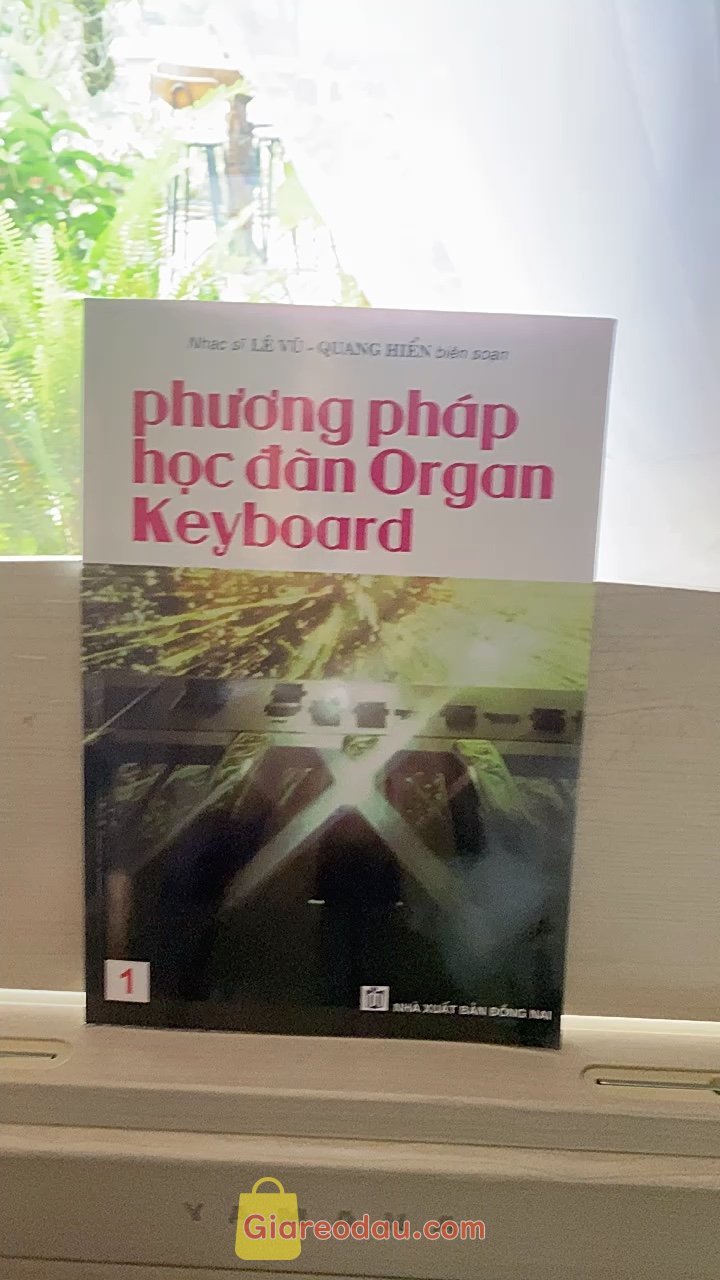 Giảm giá Sách Phương Pháp Học Đàn Organ Keyboard 1- 9786043885262. Sách ok lắm, mới, chữ rõ ràng dành cho người mới tập đàn piano. 