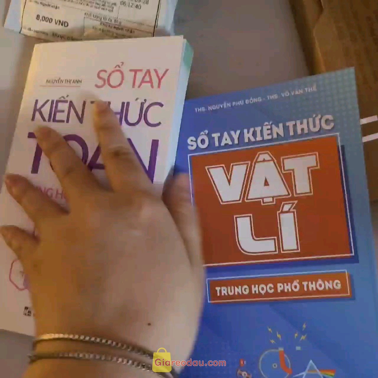 Giảm giá [Mã giảm 20%] Sách Sổ Tay Kiến Thức Vật Lí Trung Học Phổ Thông. Đóng gói hàng cẩn thận sách dày đầy đủ công thức. trang sách. 