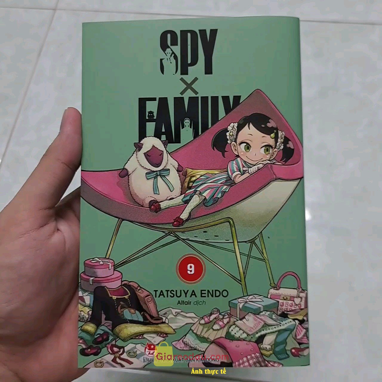 Giảm giá [Mã giảm 3%] Sách Spy X Family - Tập 9. Sản phẩm được đóng gói cùng với hai sản phẩm khác, có chống. 