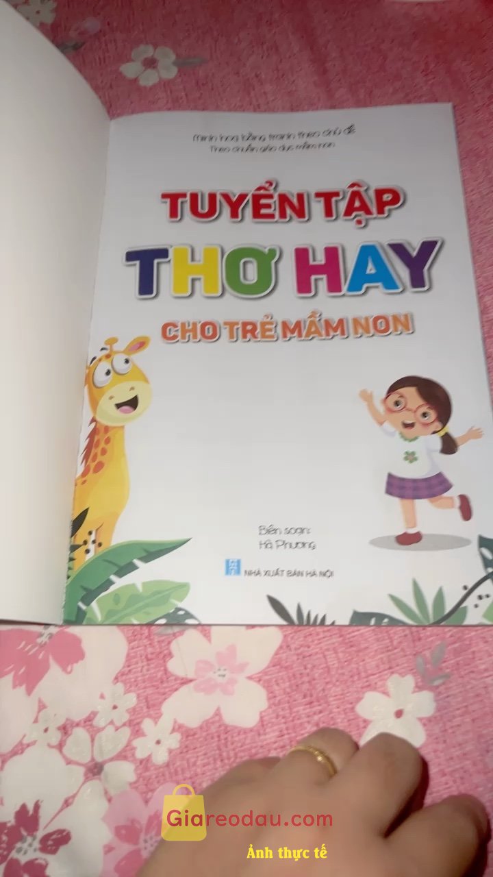 Giảm giá [Mã giảm 50%] Sách Tuyển tập Thơ hay cho Trẻ mầm non (Minh họa bằng tranh theo chủ đề Theo chuẩn giáo dục mầm non). . 