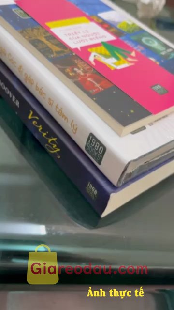 Giảm giá [Mã giảm 27%] Sách Verity Bí Mật Bị Chôn Vùi (Colleen Hoover). Hàng đúng mô tả. Shop đóng gói KO cẩn thận và giao nhanh. Sách và. 