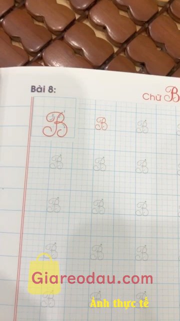 Giảm giá [Mã giảm 15%] Sách Vở Ô Ly Tập Tô Chữ - Chữ Cái Viết Hoa (Dành Cho Bé Chuẩn Bị Vào Lớp 1). Sản phẩm tốt ạ 👍👍. Hình chụp hơi mờ, xíu chứ mực in cũng. 