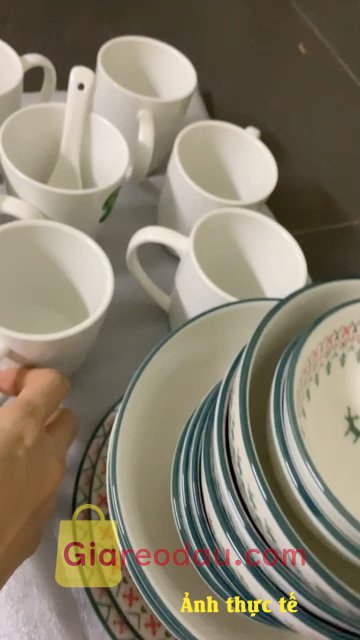 Giảm giá [Mã giảm 50%] Set 12 món bát đĩa phong cách Châu Âu chủ đề giáng sinh Chén dĩa ăn cơm họa tiết Noel  sứ Minh Châu Vỡ 1 đổi 1. mình đặt hàng dễ vỡ cũng nhiều nhưng chưa gặp shop nào bọc hàng. 