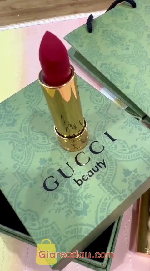 Giảm giá [Mã giảm 36%] Son Gucci 3.5g-son lì Gucci-Gucci Rouge à Lèvres Voile Mat Lipstick-son thỏi lì Gucci. Son chuẩn hàng chính hãng có tem mác đầy đủ.  Son lên màu chuẩn. 