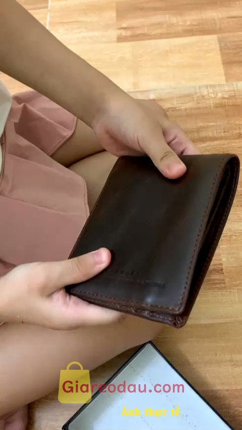 Giảm giá [Mã giảm 24%] Ví Nam Da Bò Cao Cấp Bóp Pullup Wax Đựng Giấy Tờ Cũ Thương Hiệu Gavin Bảo Hành 12 Tháng. Ví đẹp mình mua tặng bạn trai và anh rất thích, ví sờ mềm mại. 